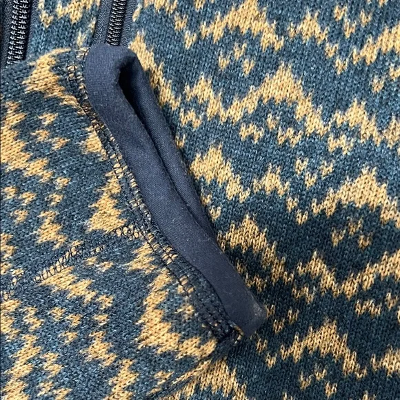 Patagonia Navy and Tan Patterned Half-Zip Fleece Pullover - Picture 3 of 5